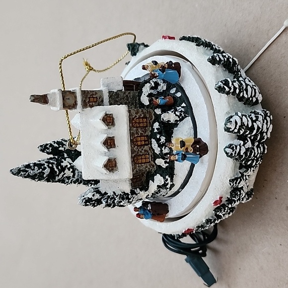 2006 Thomas Kinkade Holiday Celebrations Illuminated Holiday Ornament - Picture 2 of 7